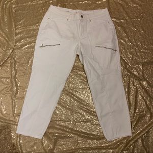✨NWT ✨ WHBM White Pants